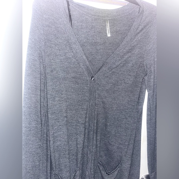 Large womens loose fit stone wash gray button-down cardigan - Picture 3 of 13